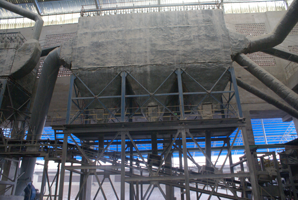 化肥廠布袋除塵器調(diào)試運(yùn)轉(zhuǎn)正常 粉塵排放20mg達(dá)標(biāo) 化肥廠布袋除塵器調(diào)試運(yùn)轉(zhuǎn)正常 粉塵排放20mg達(dá)標(biāo)